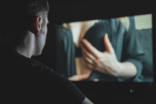 Названо негативное последствие для мужчин от чрезмерного просмотра порно 