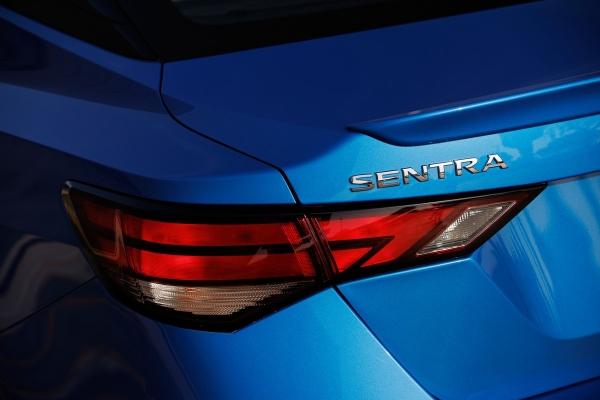 Отстающий от конкурентов седан Nissan Sentra обновился скромнее китайского аналога Sylphy