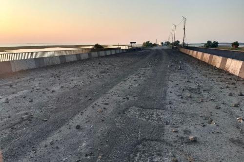 Из-за удара по Чонгарскому мосту в Крыму изменили транспортные потоки 