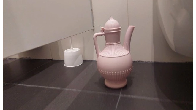 В туалетных комнатах ПМЭФ установили специальные кувшины для мусульман