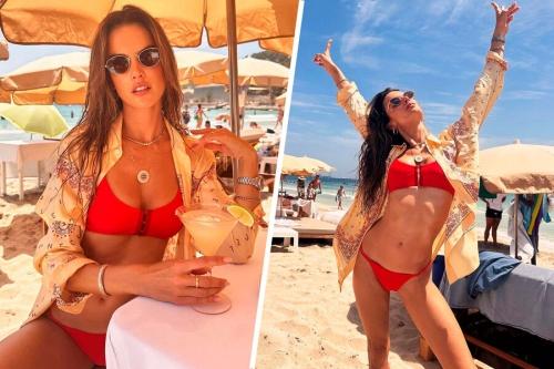 42-летняя модель Алессандра Амбросио показала фигуру в купальнике 