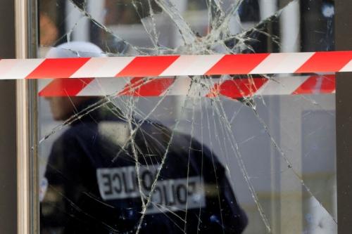 Во Франции сообщили о закрытии школ из-за беспорядков 