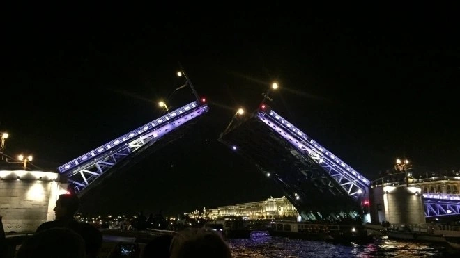 В выходные Дворцовый мост разведут под плейлист ко Дню ВМФ