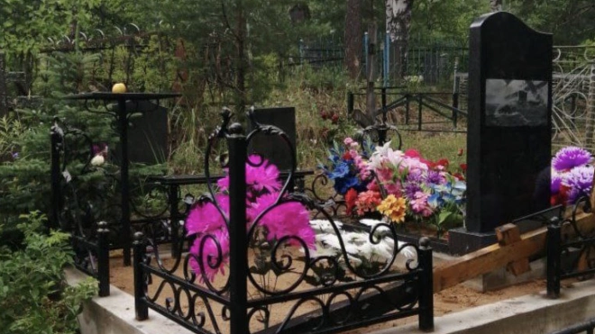 На кладбище в Тихвине мужчина избил знакомого деревянной доской