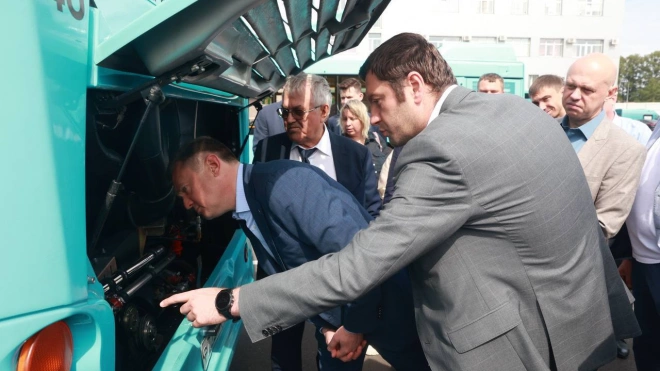 После 12 случаев задымления лазурных автобусов вице-губернатор Петербурга поручил провести проверку