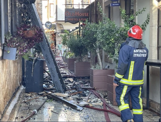 Два туриста погибли при пожаре в бутик-отеле в Анталье0