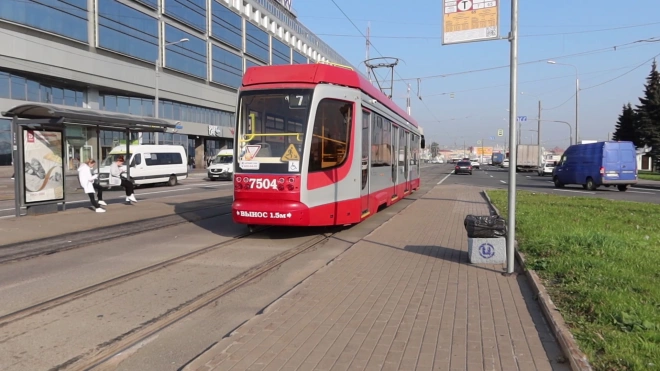 Петербуржца пригласили на контрактную службу в ВС РФ в трамвае