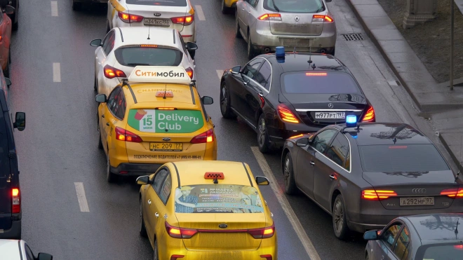 Комитет по транспорту Петербурга: выдано более 7 тысяч разрешений на перевозку пассажиров такси
