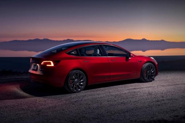 Новый скандал: Tesla завышает запас хода своих электромобилей и обманывает клиентов