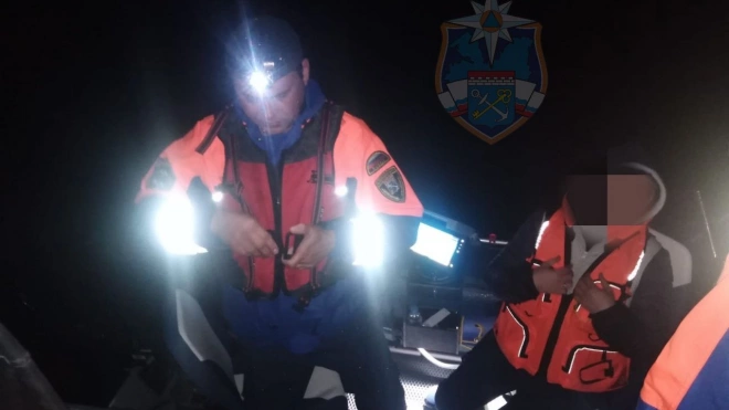 Удачное спасение женщины на реке Волхов: спасатели доставили пострадавшую на берег
