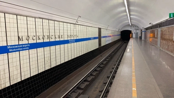 Станцию метро "Московские ворота" продолжат закрывать на вход утром ещё 2 месяца
