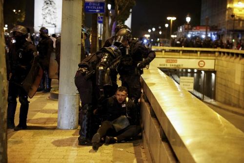 Французские СМИ посчитали число задержанных в ходе беспорядков в стране 