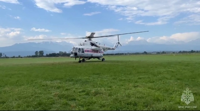 Вертолет МЧС вылетел за пострадавшим на горе Казбек в Северной Осетии иностранным туристом0