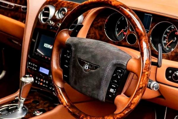 Уникальный пикап на базе Bentley Continental Flying Spur продают за 18,0 млн руб