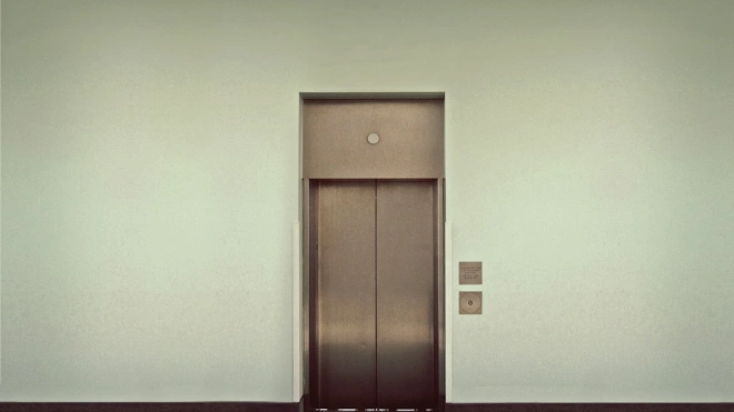 Живущие на первых этажах петербуржцы начнут платить за лифт с 2024 года
