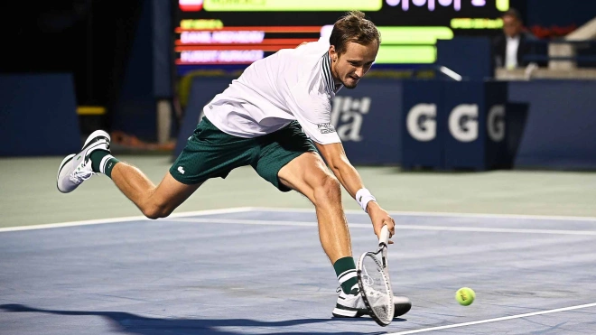 Медведев вышел в третий круг турнира в Торонто