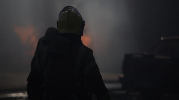 Гараж сгорел за полчаса на Новом шоссе: полиция рассматривает версию поджога