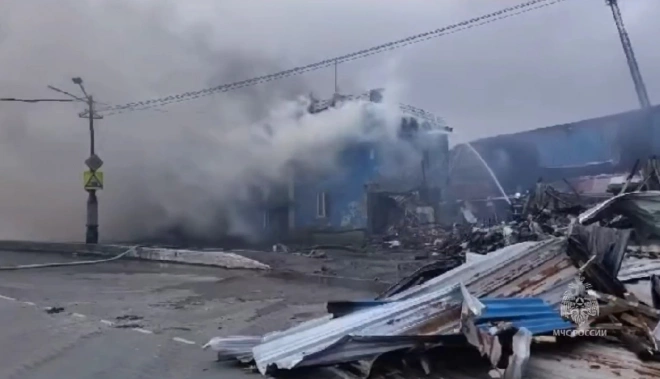 Сотрудники МЧС России локализовали пожар в Норильске на площади 1200 кв. м0