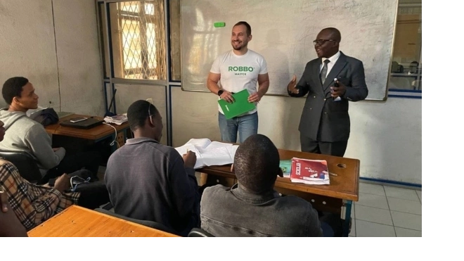 IT-компания из Петербурга открыла классы по робототехнике в Нигерии
