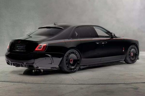 В Mansory представили полностью черный Rolls-Royce Ghost с красным салоном