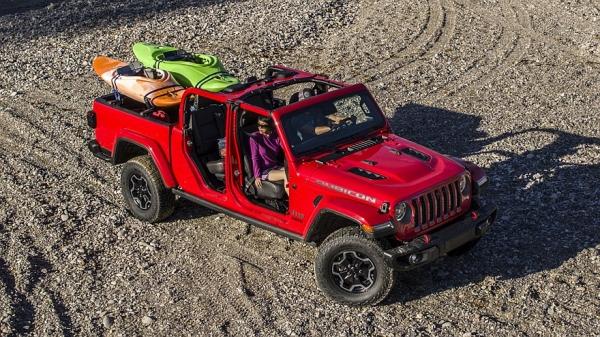 Jeep дразнит тизерами обновлённого пикапа Gladiator