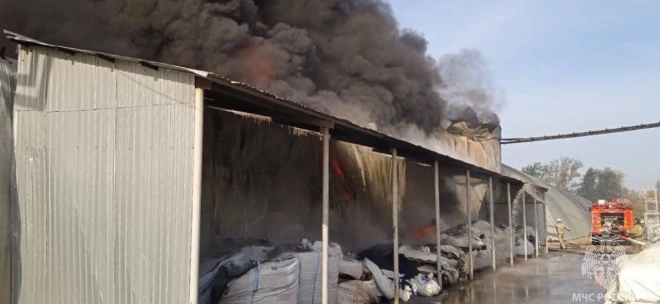 В Башкирии произошел пожар на катализаторном заводе0
