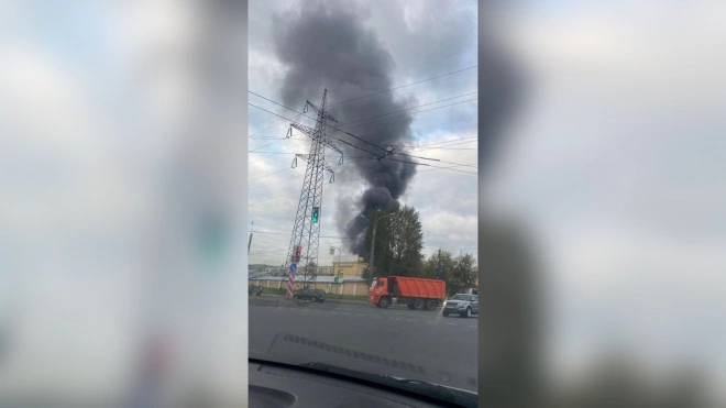 В Красногвардейском районе Петербурга горел ангар