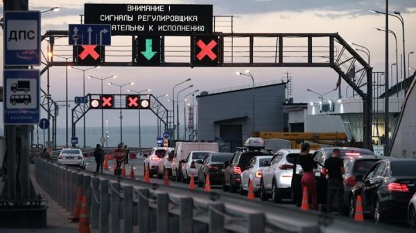 Левая часть Крымского моста открыта для машин с опережением сроков