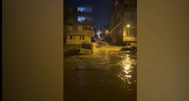 В Стамбуле около 1,8 тыс. зданий пострадало из-за ливней0