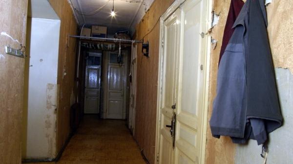 После странной смерти женщины в коммуналке на Лесном задержали двоих соседей