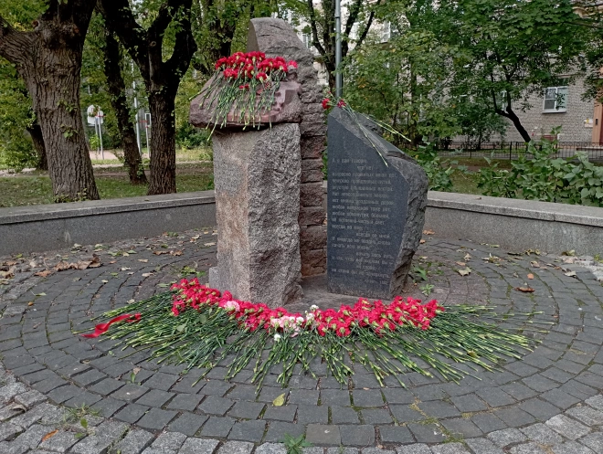 В сквере Ольги Берггольц прошла памятная акция "День памяти жертв блокады"