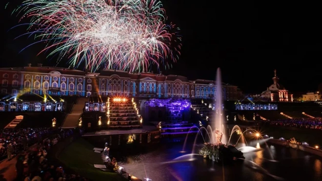 ГМЗ "Петергоф" ожидает более 30 тыс. зрителей на осеннем празднике фонтанов