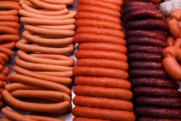 Эндокринолог посоветовала ограничить употребление колбас и сосисок до 500 гр в неделю 