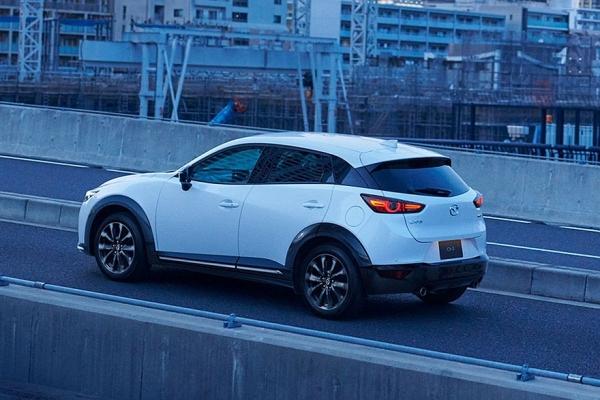 Кроссовер Mazda CX-3 нового модельного года: планшет побольше и отказ от механики