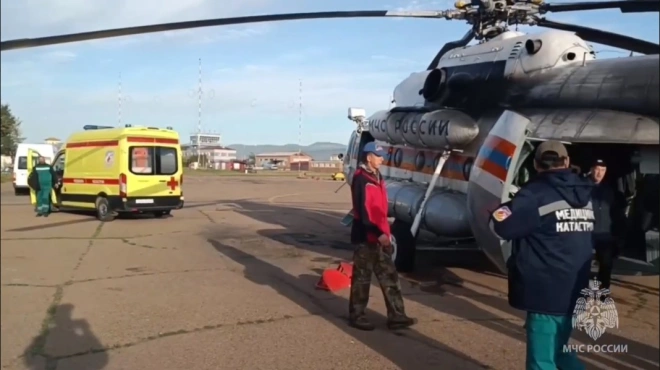 В Бурятии пострадавших при опрокидывании вездехода эвакуируют на вертолете0