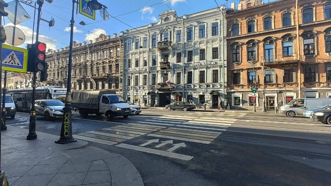 На пересечении Владимирского проспекта и Стремянной улицы появился новый светофор