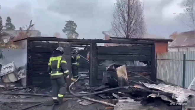 В Петербурге женщина и ребенок погибли при пожаре в частном доме0