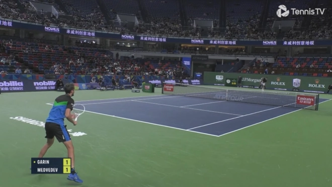 Теннисист Медведев вышел в третий круг на турнире серии "Мастерс" в Шанхае