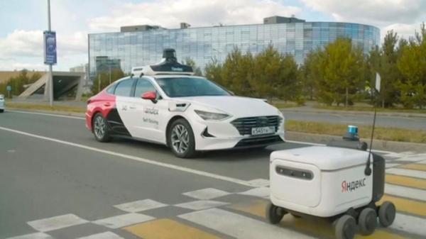 "Яндекс" вывел на улицу беспилотные авто без водителя в салоне