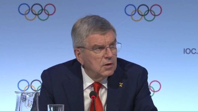 Отстранение ОКР не повлияет на участие россиян в Олимпиаде-2024, заявил Бах