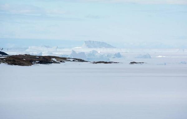 Под ледовым щитом Восточной Антарктиды обнаружили русла древних рек

