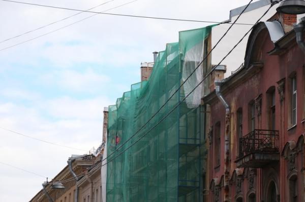 Власти Петербурга хотят собрать с туристов денег на ремонт одного дома: столько же потратят гостиницы на процесс сбора
