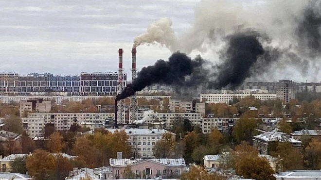 Петербуржцы заинтересовались черным дымом из котельной на проспекте Металлистов