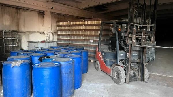 Более 75 тонн «паленки»: на птицефабрике в Ленобласти полиция накрыла подпольное производство суррогатного алкоголя