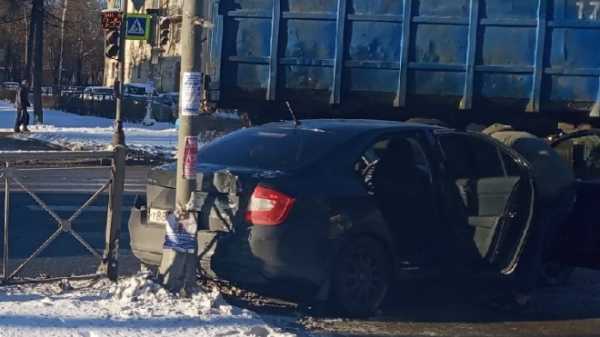 В Красном Селе пассажир скончалась после аварии на перекрестке