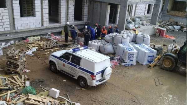 На строительном объекте "Английская миля" в Петербурге разбился рабочий