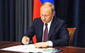 Путин поручил назначить выплаты сотрудникам скорой помощи