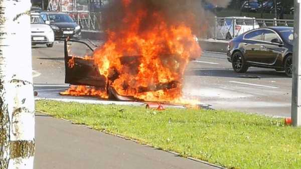 В Приморском районе загорелась машина виновника ДТП