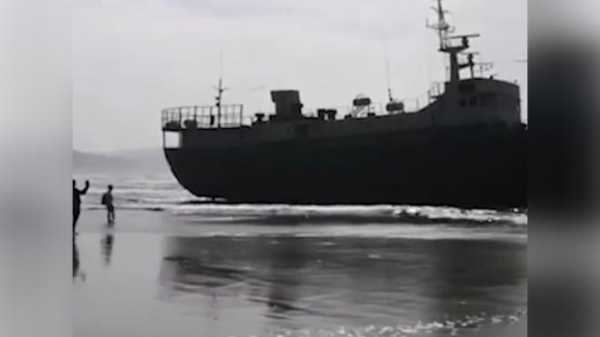 Мощнейший за полвека ураган вынес на берег российского города неузнанный корабль1