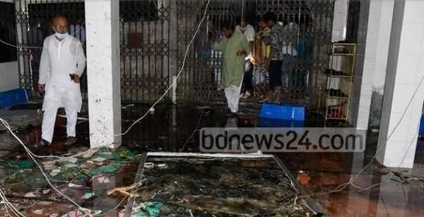 При взрыве кондиционеров в мечети в Бангладеш погибли 11 человек1